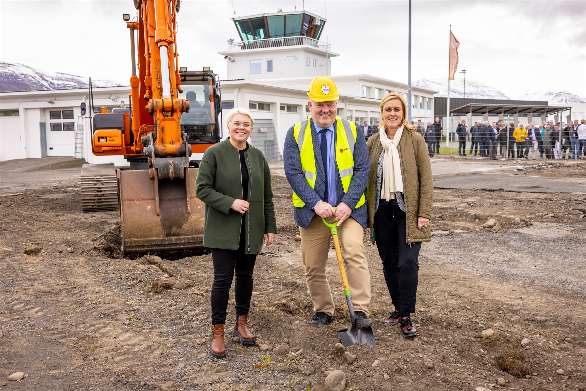 Fyrsta skóflustunga að 1100 fermetra viðbyggingu við flugstöðina á Akureyrarflugvelli